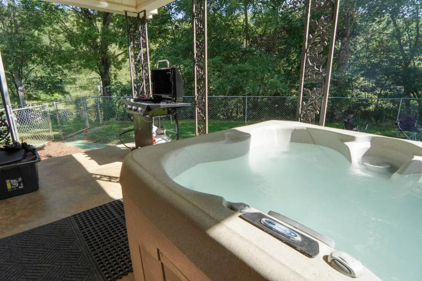 Trail-Ready Retreat Near Waterfalls W/ Hot Tub Villa Brevard Eksteriør bilde